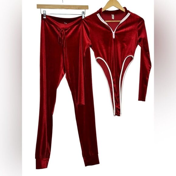 Elegant Red Velvet Jumpsuit - Picture 9 of 14